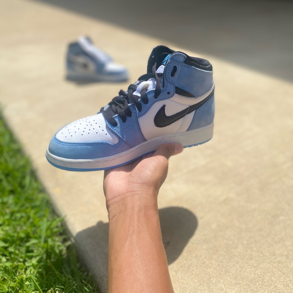 Retro 1 university blues 🥶💙